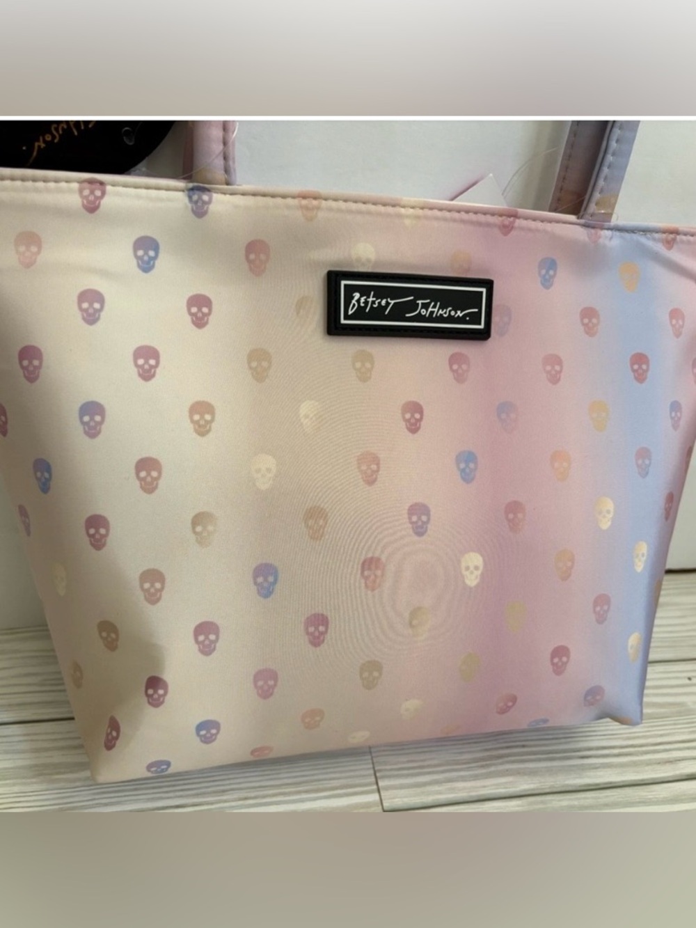 NWT Betsey Johnson Pastel Multicolor Ombré Skull Insulated Lunch Tote - Picture 4 of 7